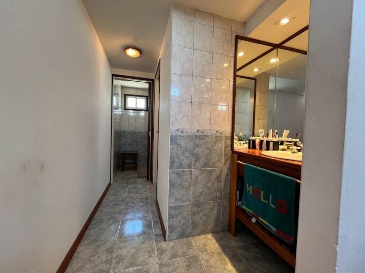 Casa 4 Amb. con Parque y Garage en Los Pinares.