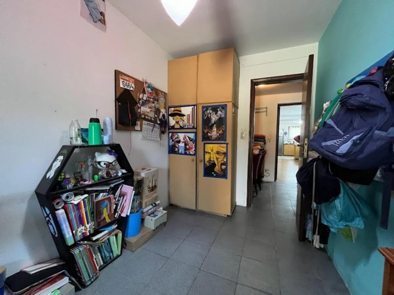 Casa 4 Amb. con Parque y Garage en Los Pinares.