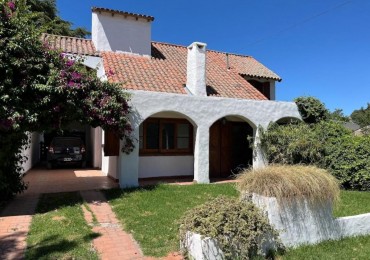 VENTA. CASA 5 AMB SOBRE 2 LOTES. BARRIO LAS MARGARITAS