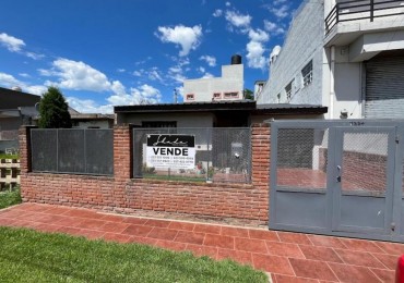 Casa 4 Amb. con Parque y Garage en Los Pinares.